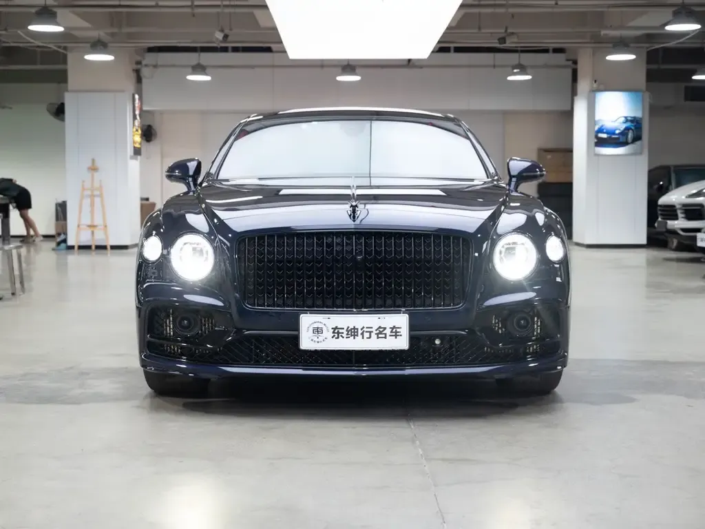 Bentley Flying Spur — фото 2
