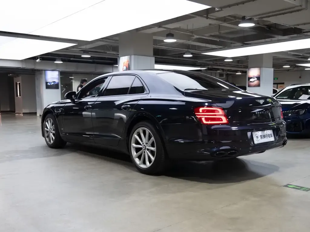 Bentley Flying Spur — фото 4