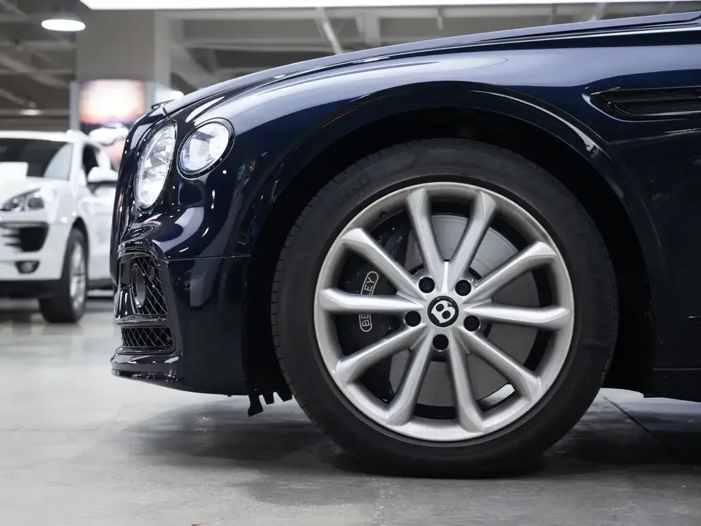 Bentley Flying Spur — фото 5
