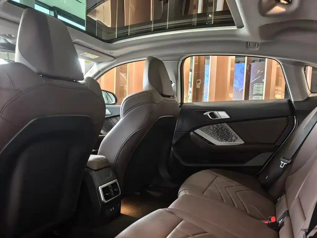 BMW 2 Series 2025 из CN, фото 6