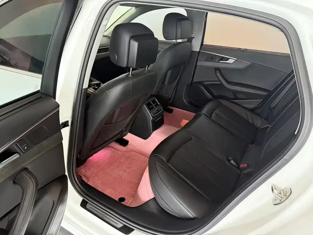 Audi A4L 2022 из CN, фото 10