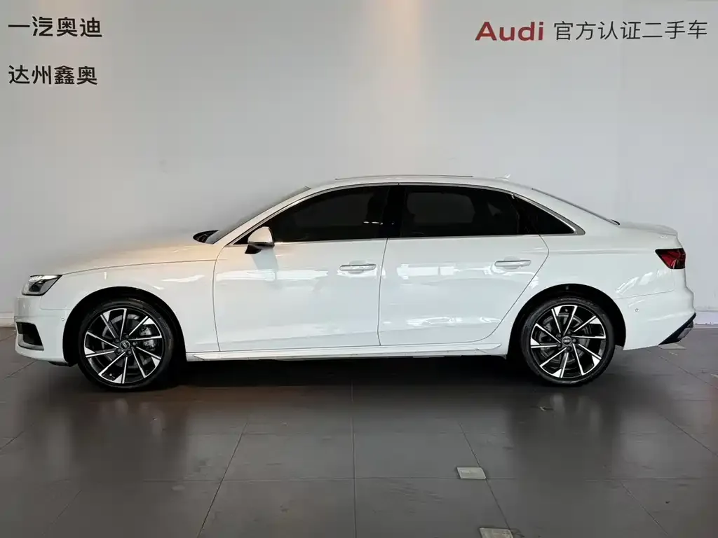 Audi A4L 2022 из CN, фото 2