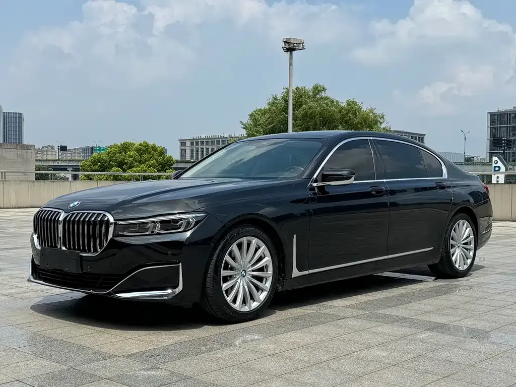 BMW 7 Series — фото 1