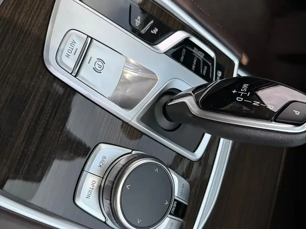 BMW 7 Series — фото 10
