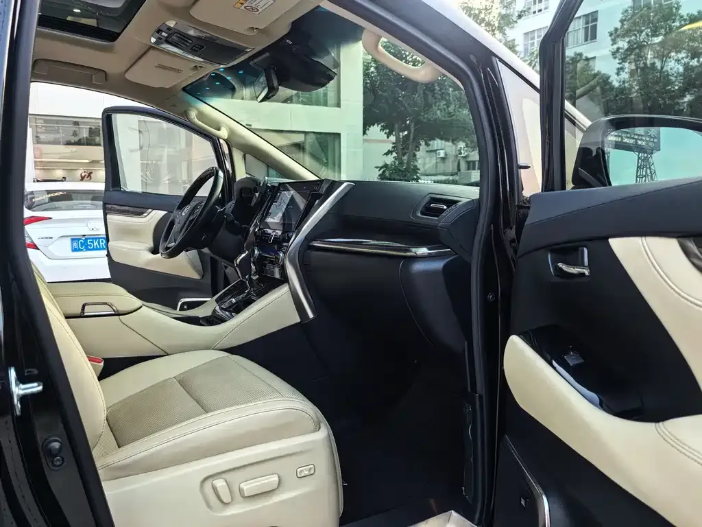 Toyota Alphard 2022 из CN, фото 10