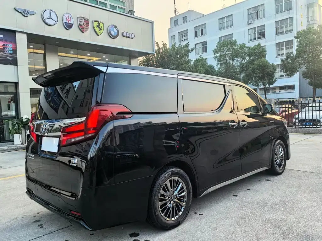 Toyota Alphard 2022 из CN, фото 4