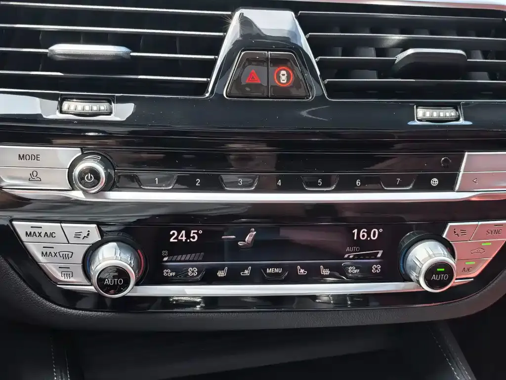 BMW 5 Series 2023 из CN, фото 9