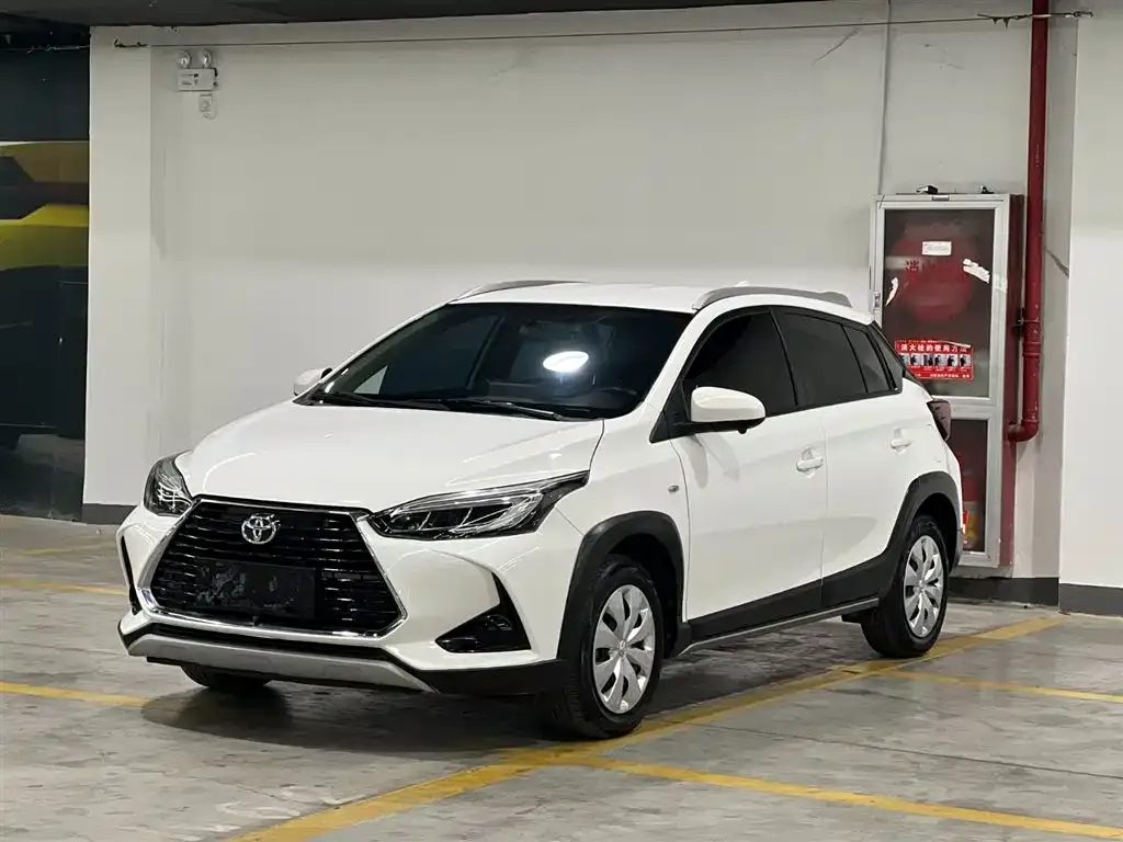 Toyota Yaris L — фото 1