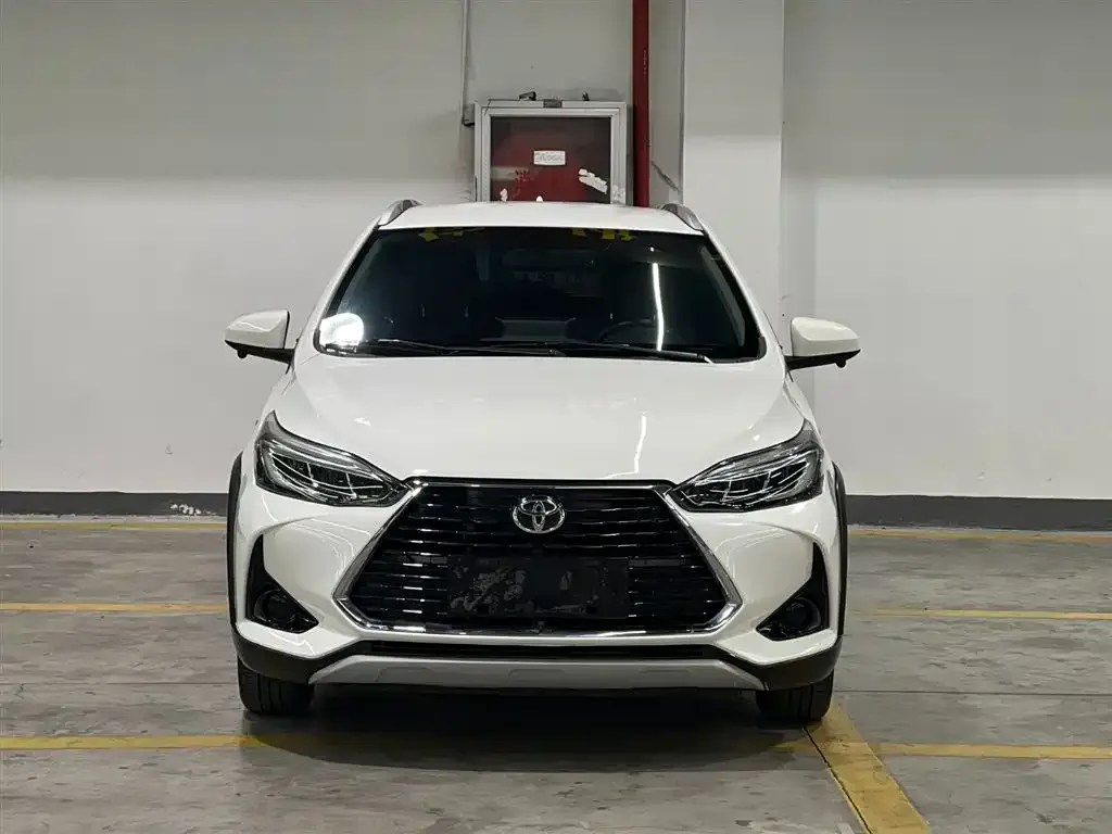 Toyota Yaris L — фото 2
