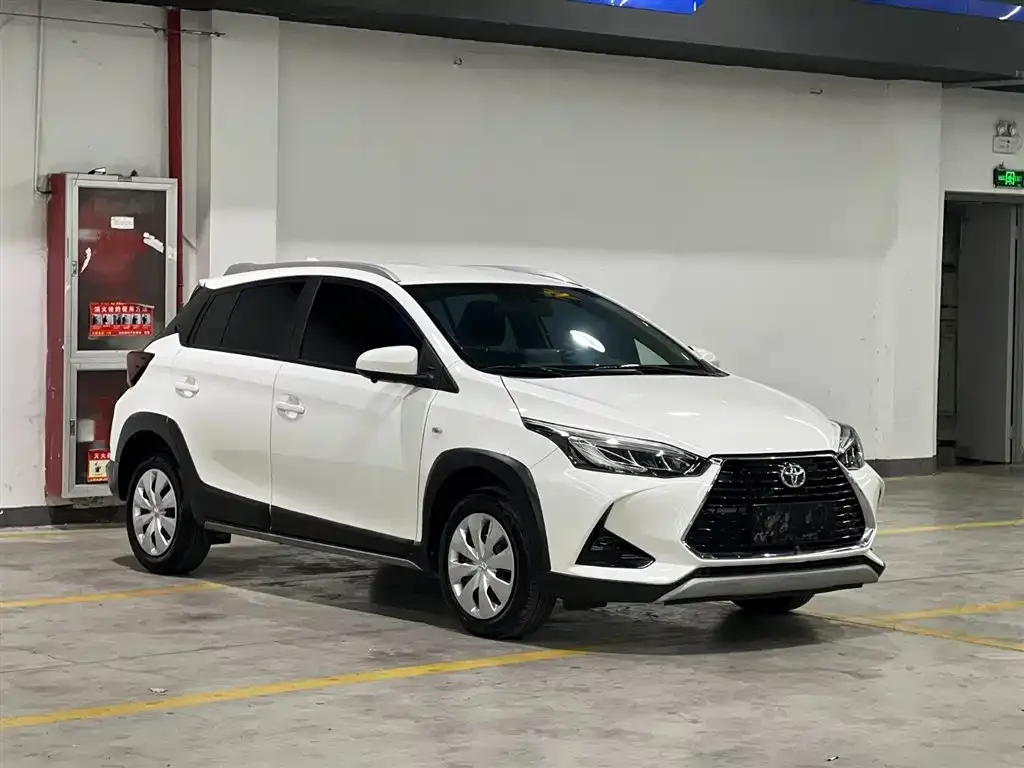 Toyota Yaris L — фото 3