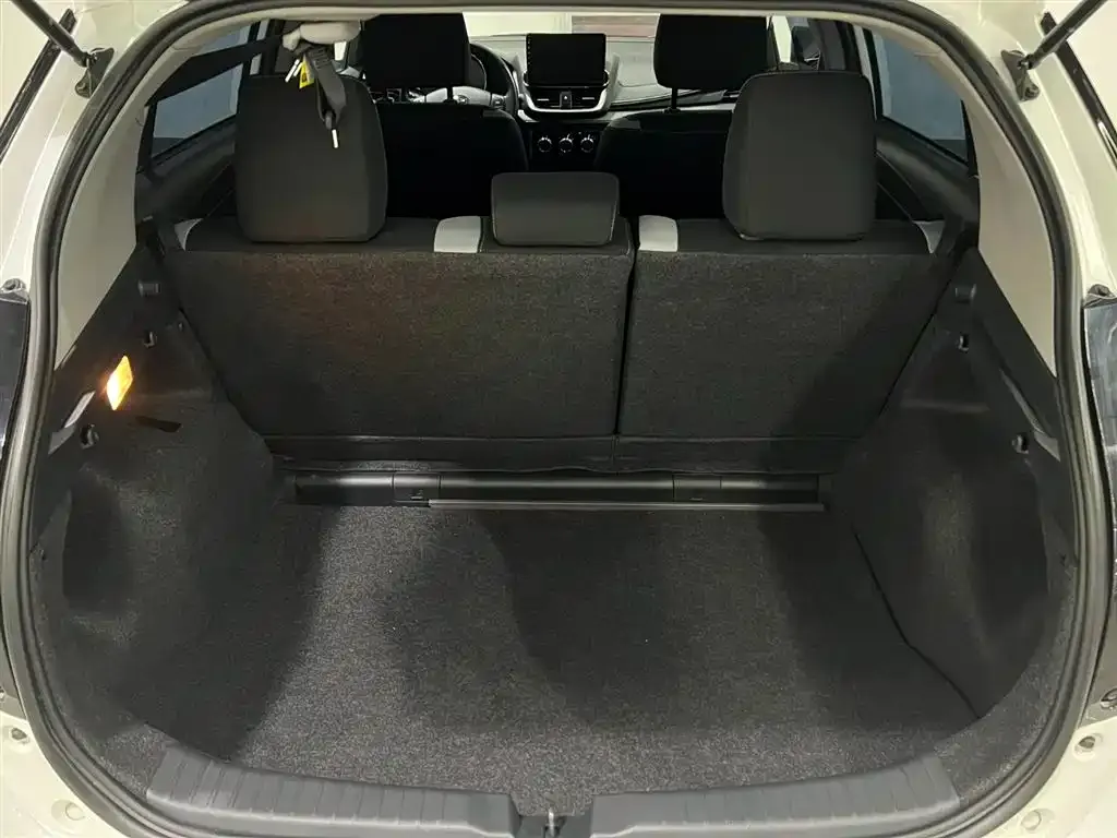 Toyota Yaris L — фото 7