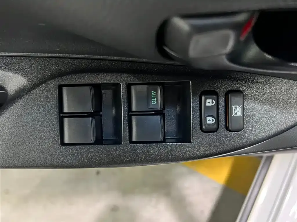 Toyota Yaris L — фото 9