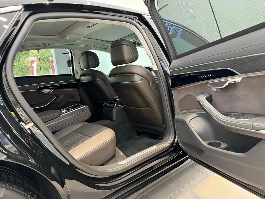 Audi A8 2024 из CN, фото 8