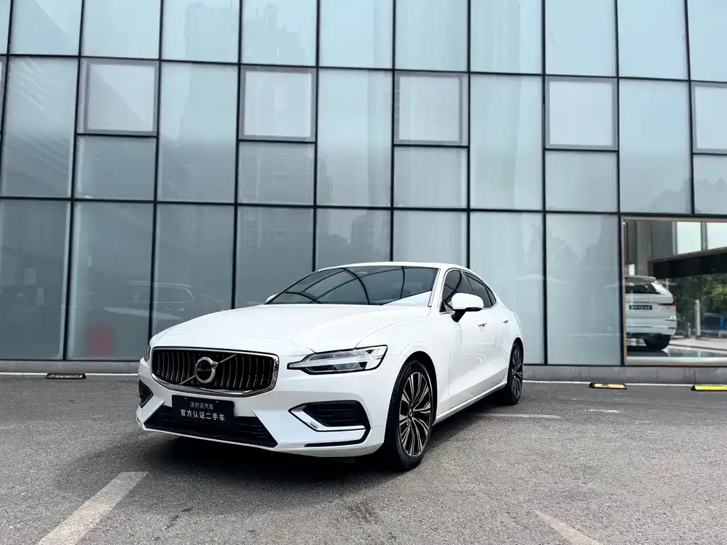 Volvo S60 — фото 1