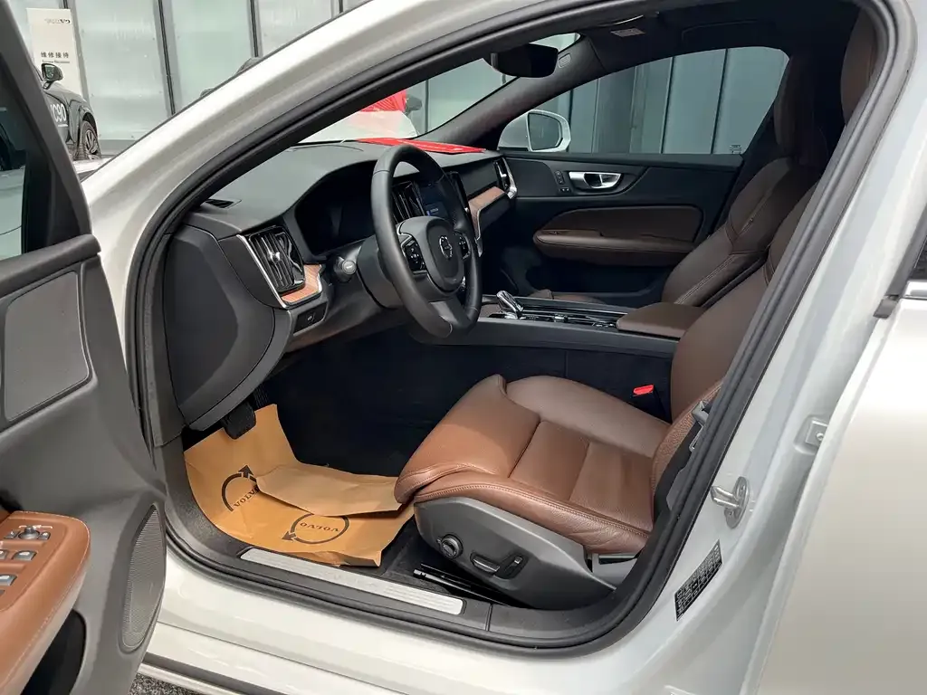 Volvo S60 — фото 10