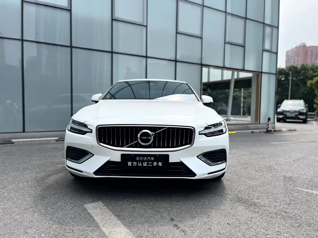 Volvo S60 — фото 2