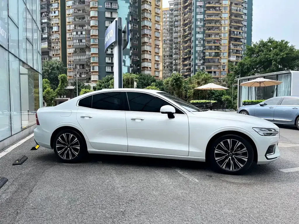Volvo S60 — фото 4