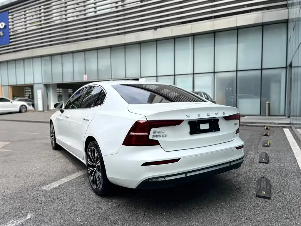 Volvo S60 — фото 5