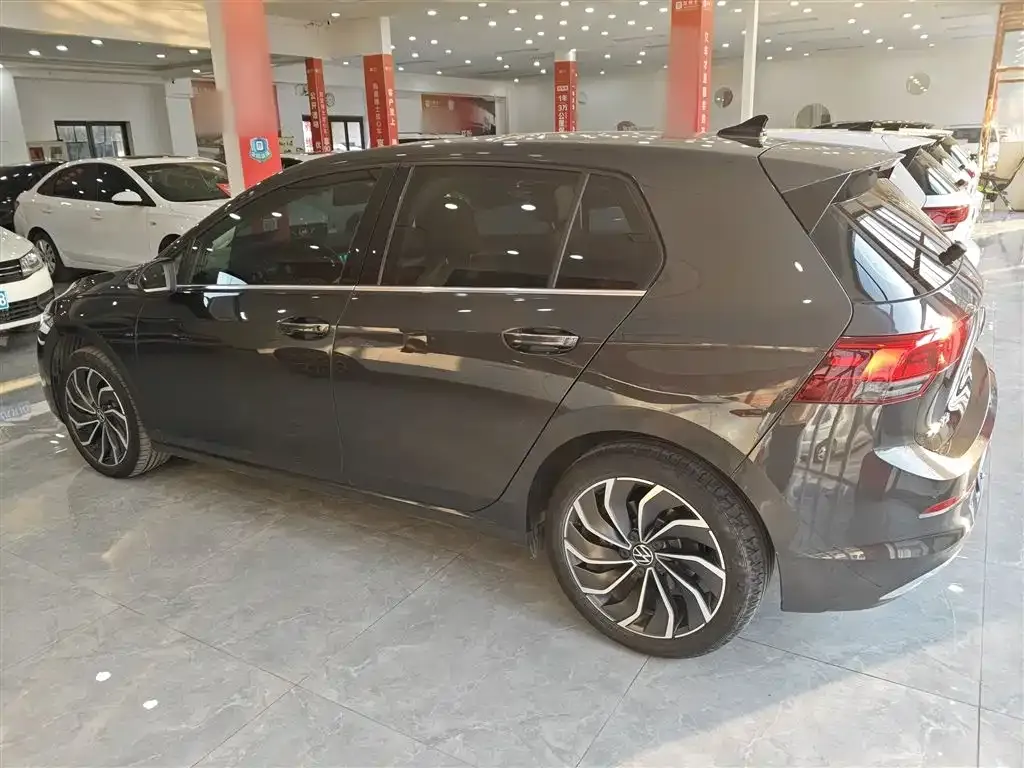 Volkswagen Golf 2023 из CN, фото 10