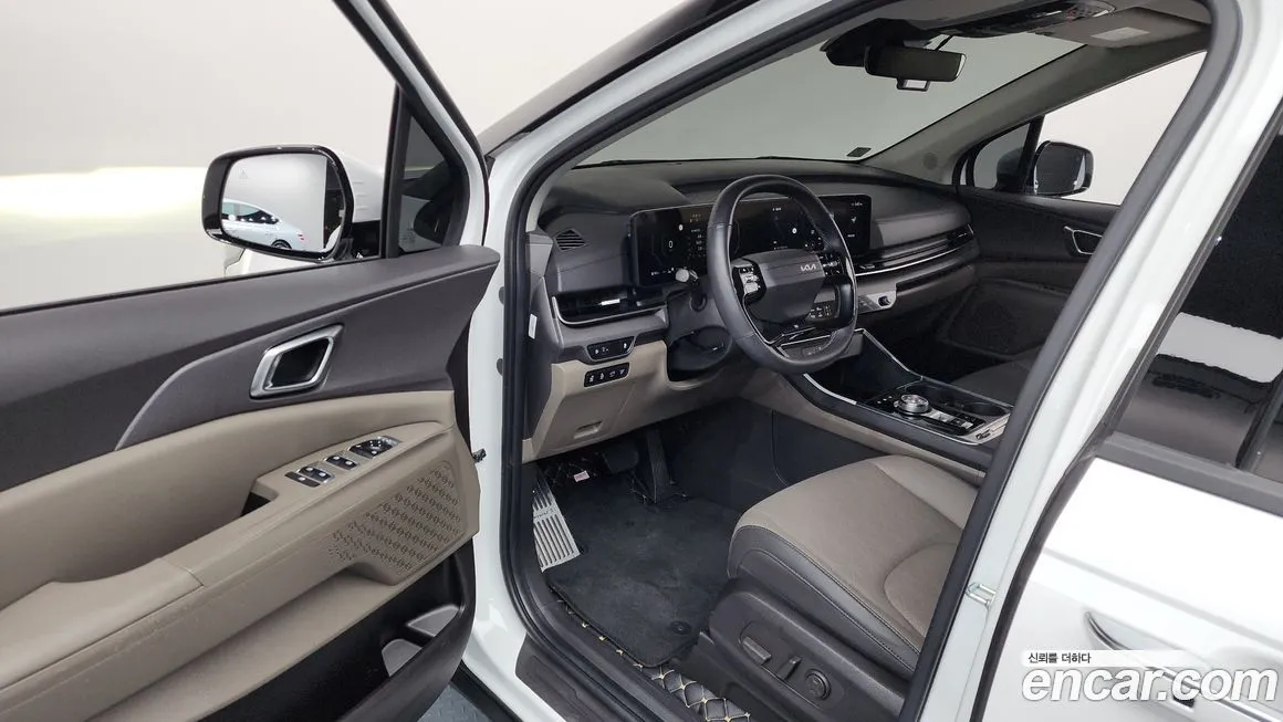Kia Carnival — фото 10