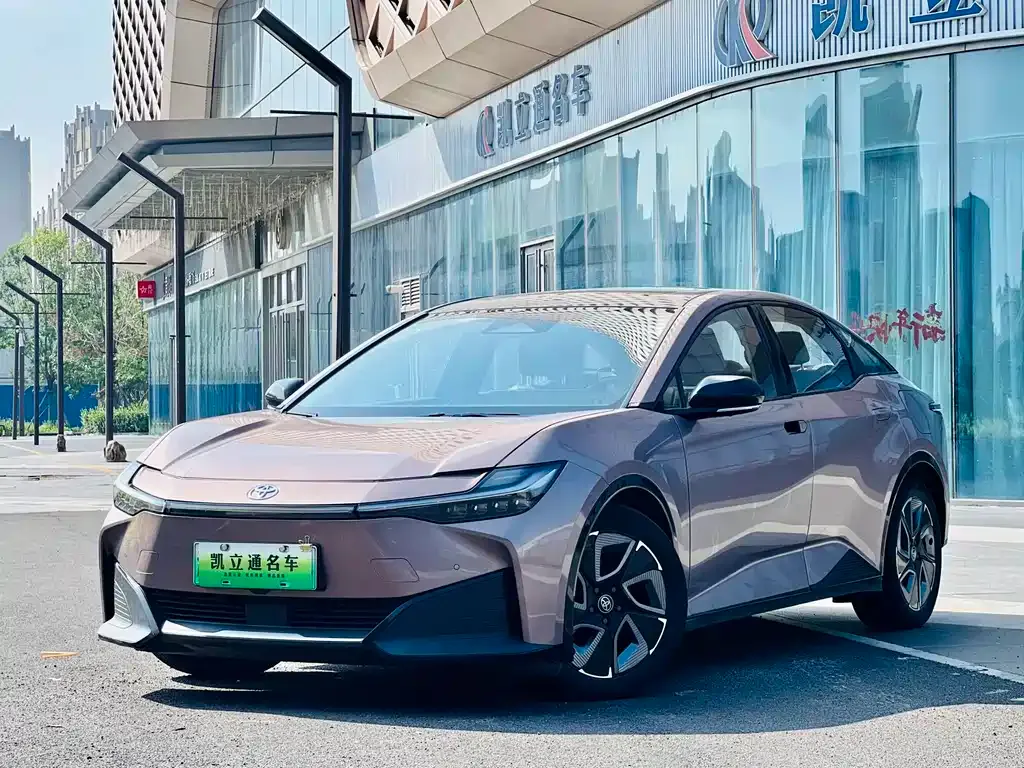 Toyota bZ3 2023 из CN, фото 1