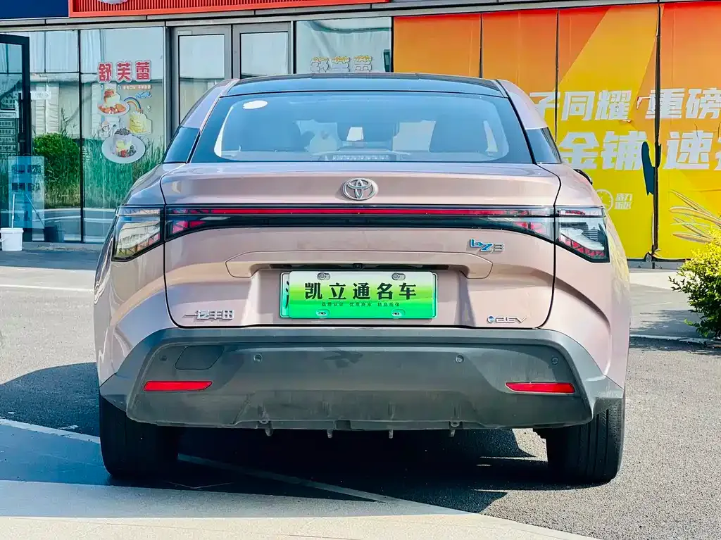 Toyota bZ3 2023 из CN, фото 5