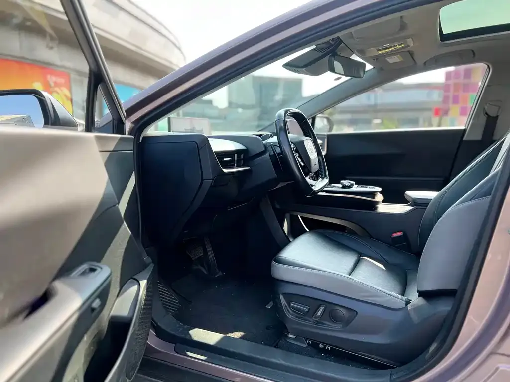 Toyota bZ3 2023 из CN, фото 6