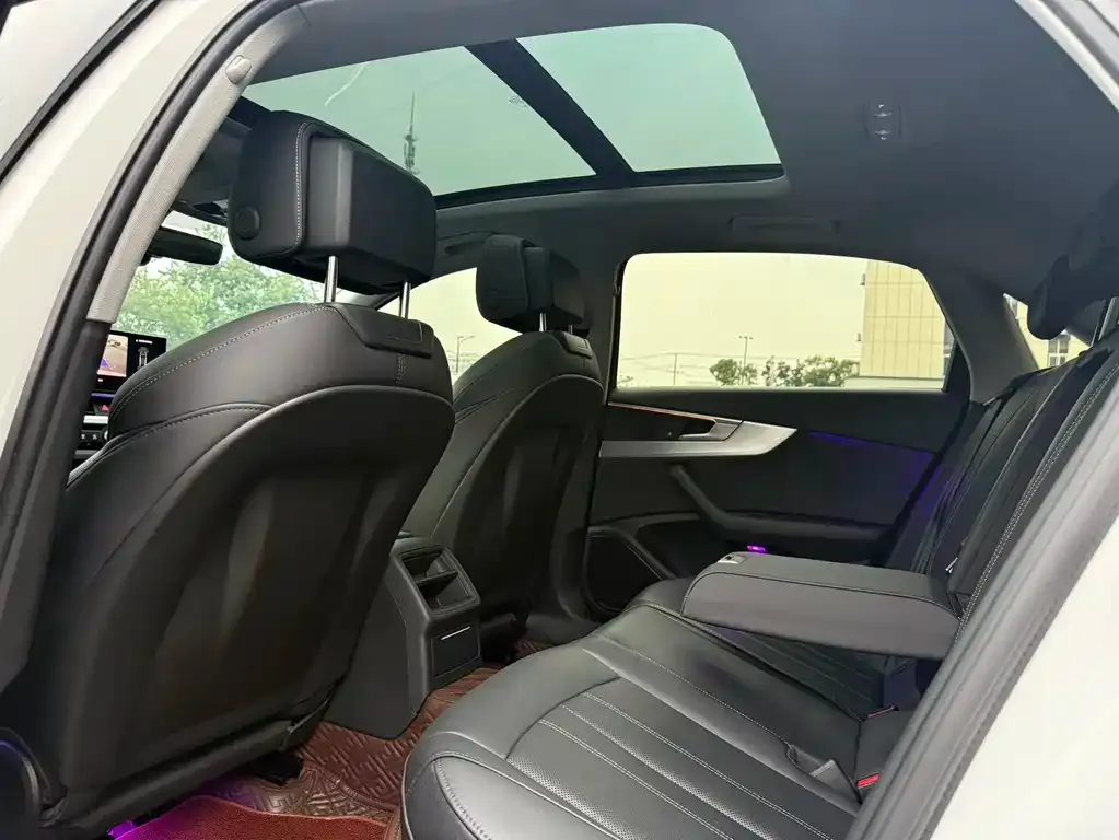 Audi A4L 2022 из CN, фото 4