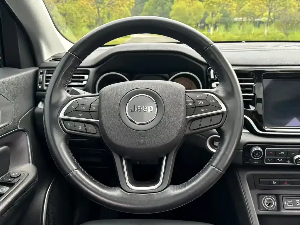 Jeep Grand Commander 2022 из CN, фото 10