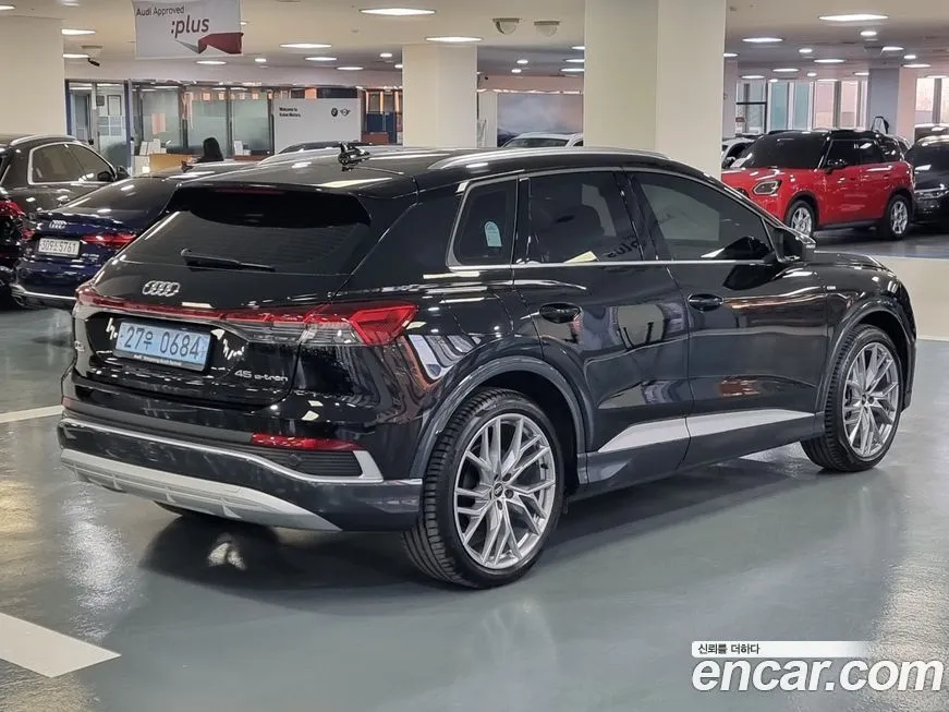 Audi Q4 e-tron — фото 2