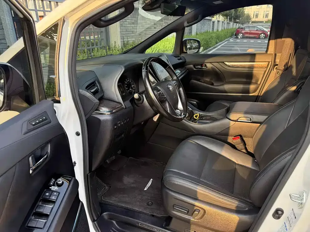 Toyota Vellfire 2021 из CN, фото 9