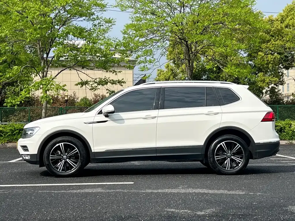 Volkswagen Tiguan L 2021 из CN, фото 3