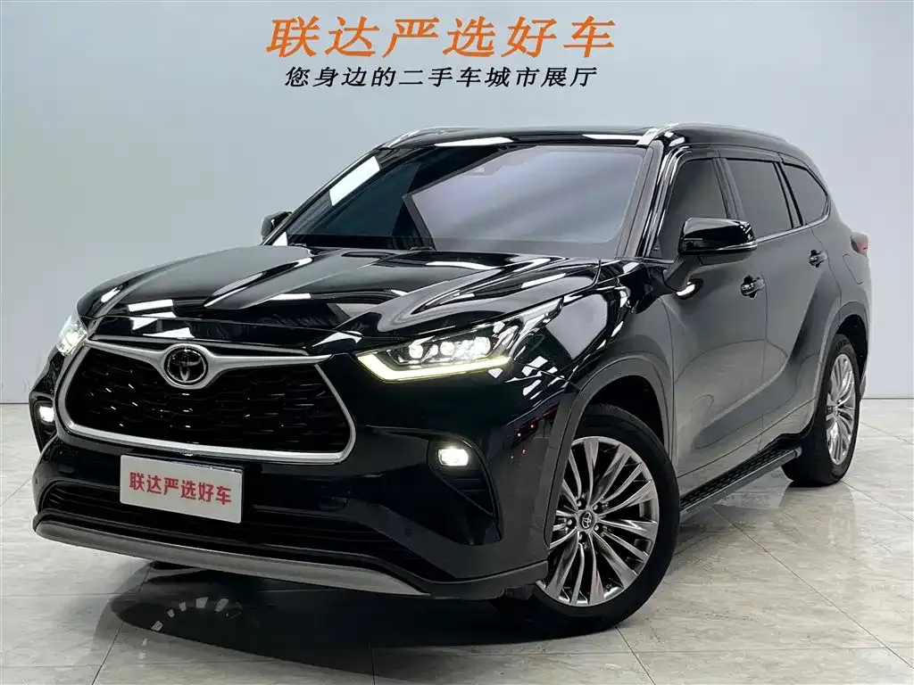 Toyota Highlander — фото 1