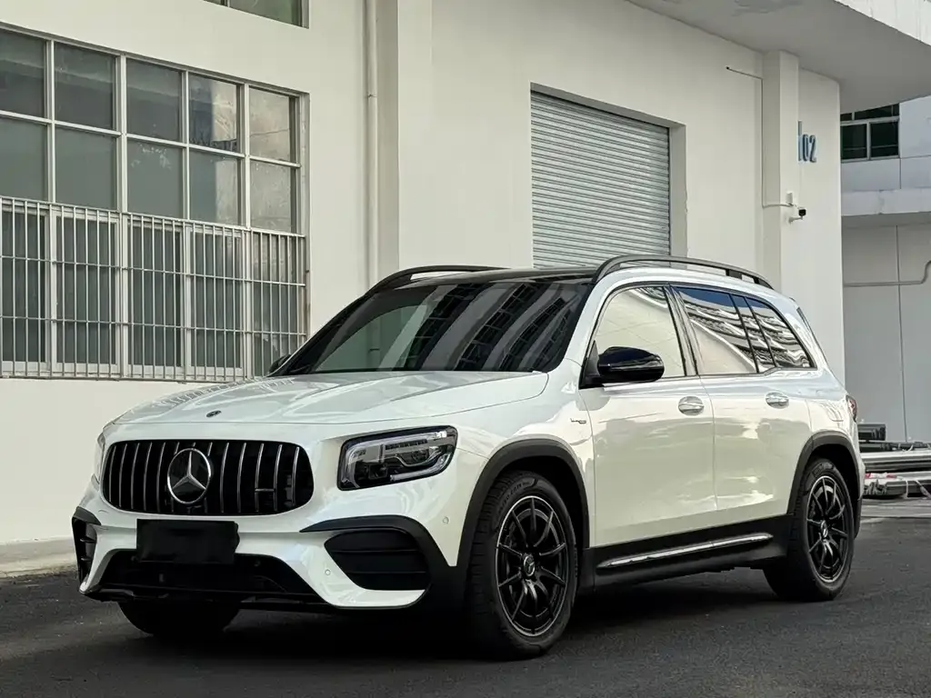 Mercedes-Benz GLB AMG — фото 1