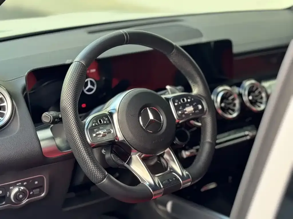 Mercedes-Benz GLB AMG — фото 6