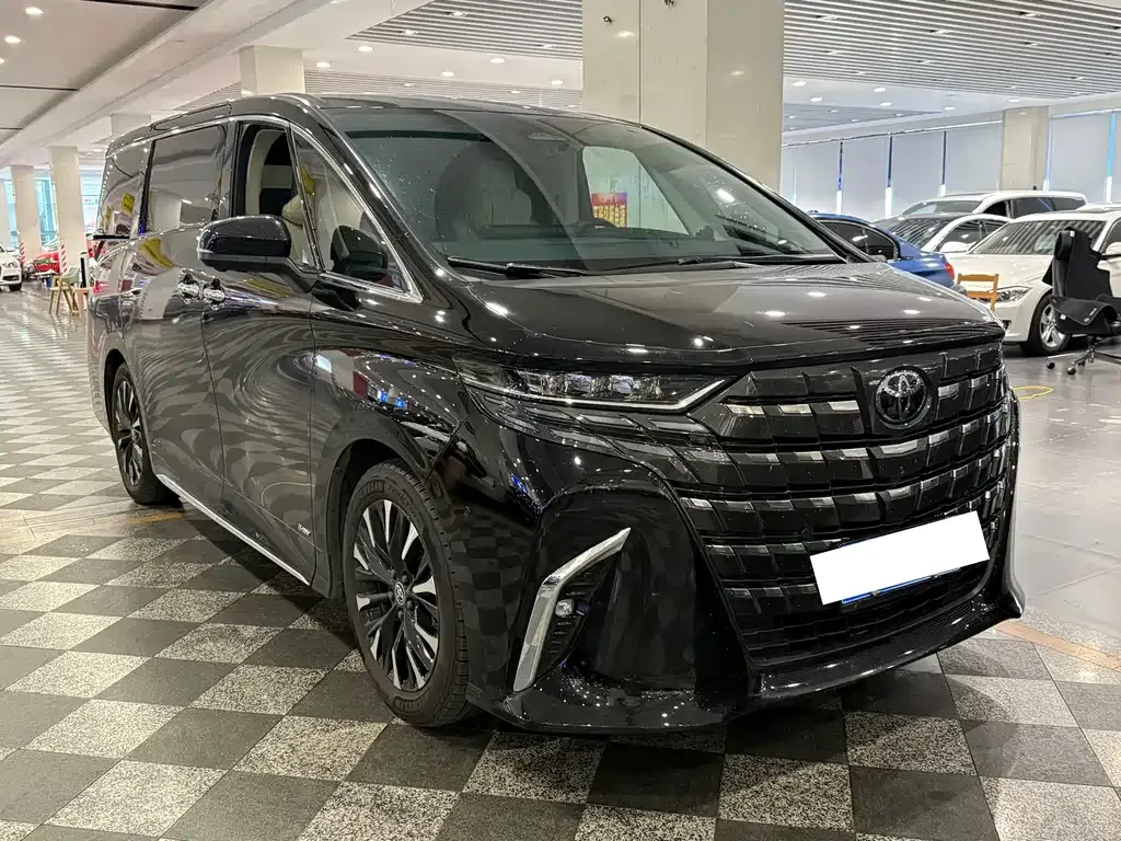 Toyota Alphard — фото 2