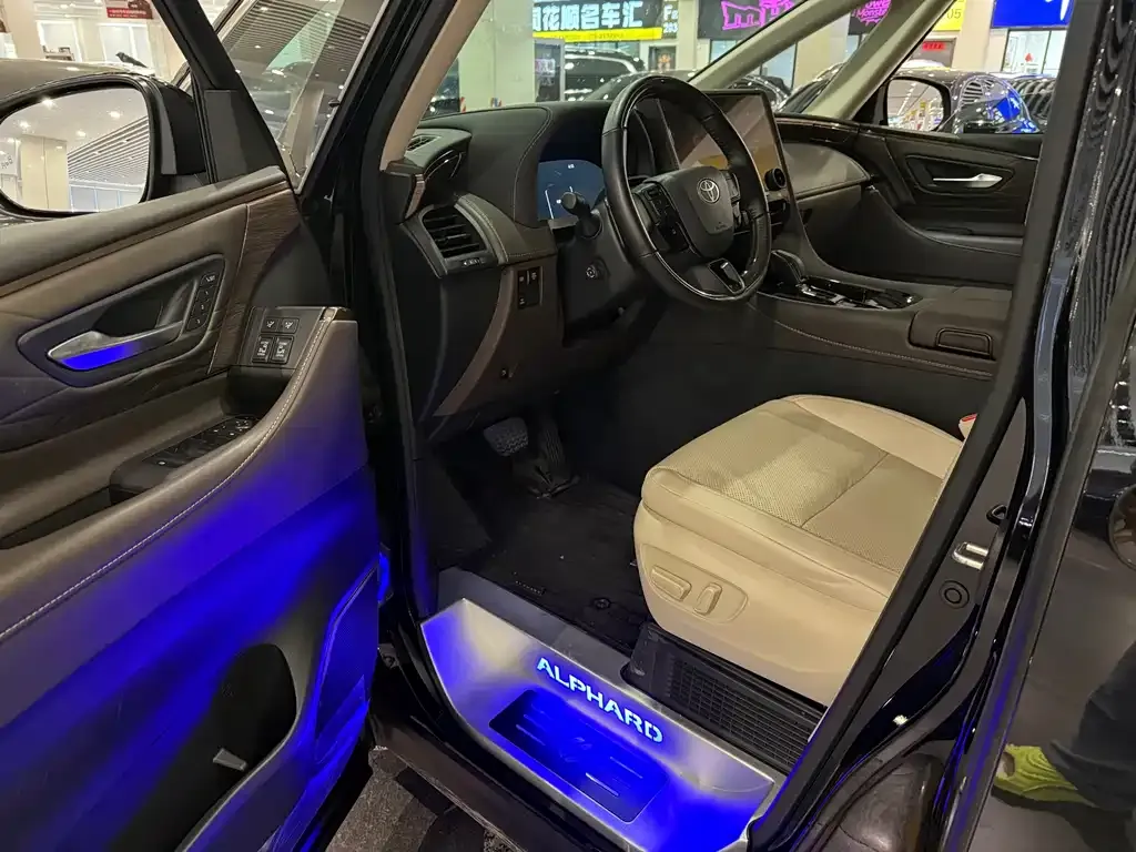 Toyota Alphard — фото 7