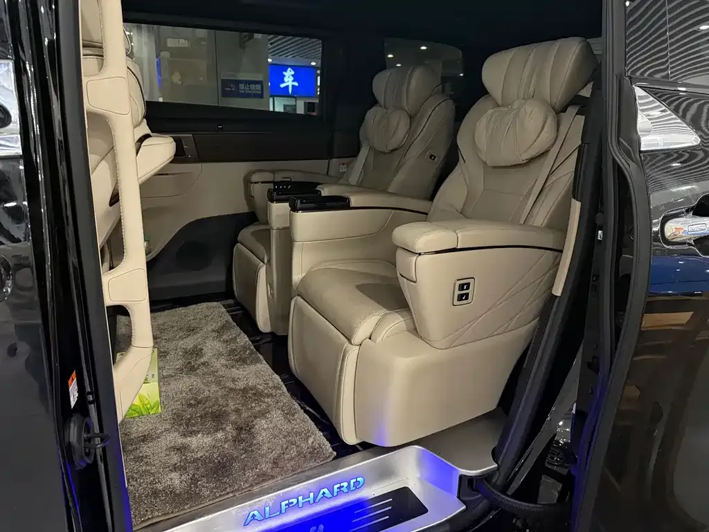Toyota Alphard — фото 8