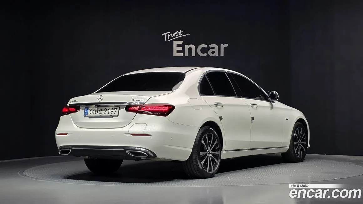 Mercedes-Benz E-Class — фото 2