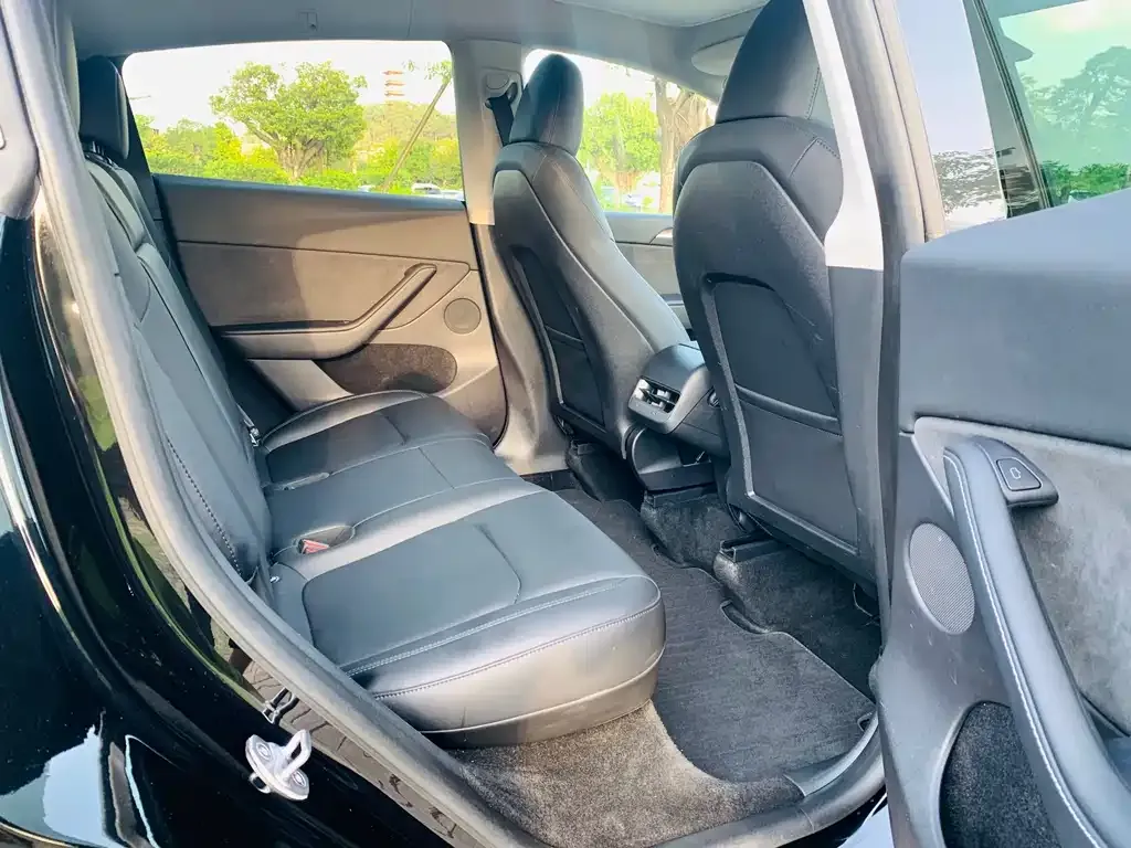 Tesla Model Y 2023 из CN, фото 10