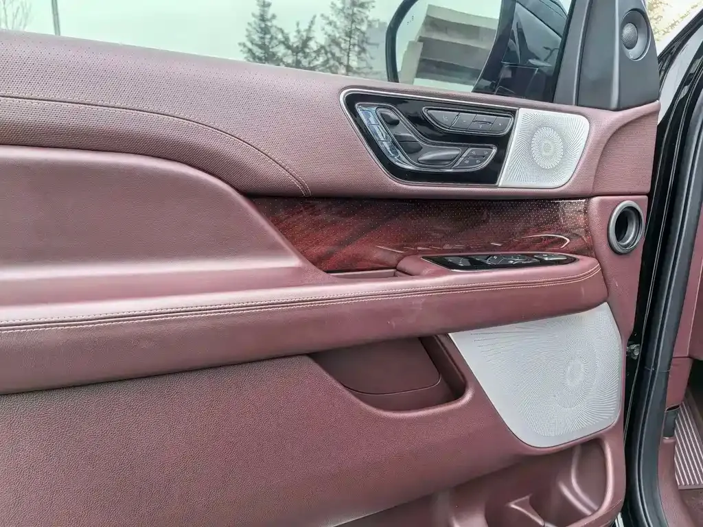 Lincoln Navigator — фото 10