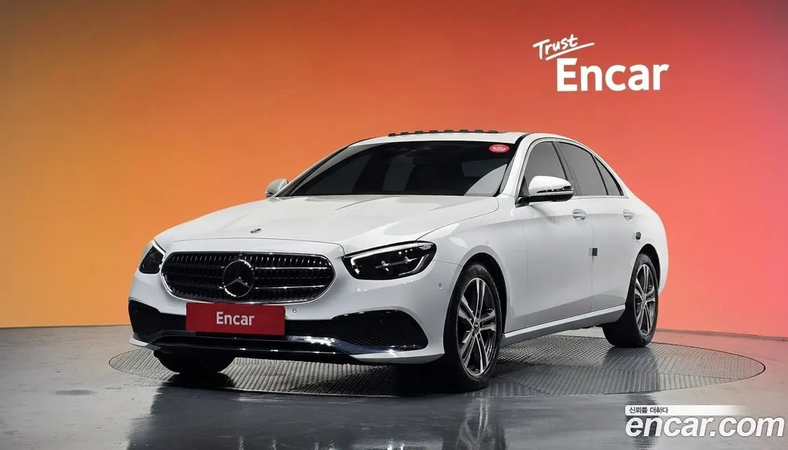 Mercedes-Benz E-Class — фото 1