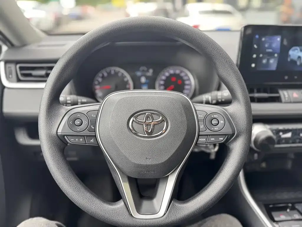 Toyota RAV4 — фото 10