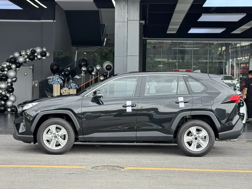 Toyota RAV4 — фото 2