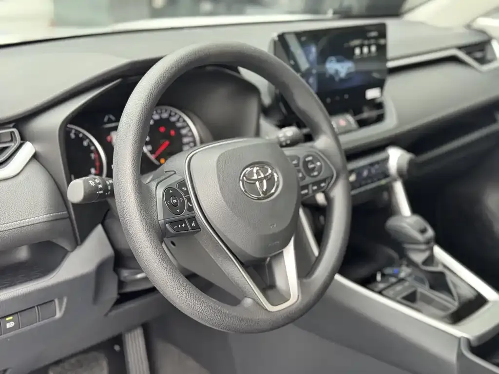 Toyota RAV4 — фото 6