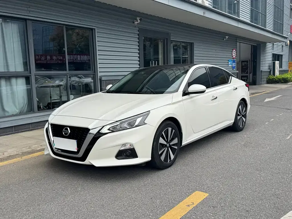 Nissan Teana — фото 1