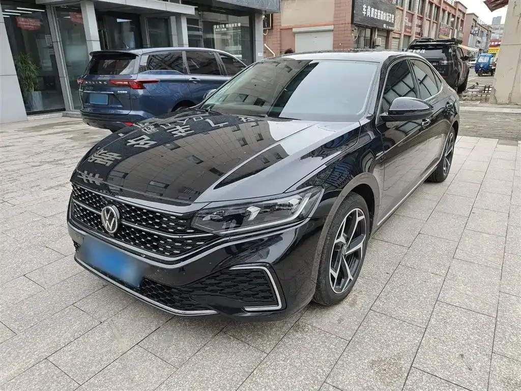 Volkswagen Passat — фото 1