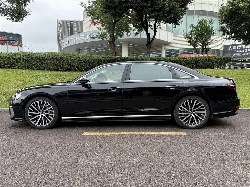 Audi A8 — фото 3