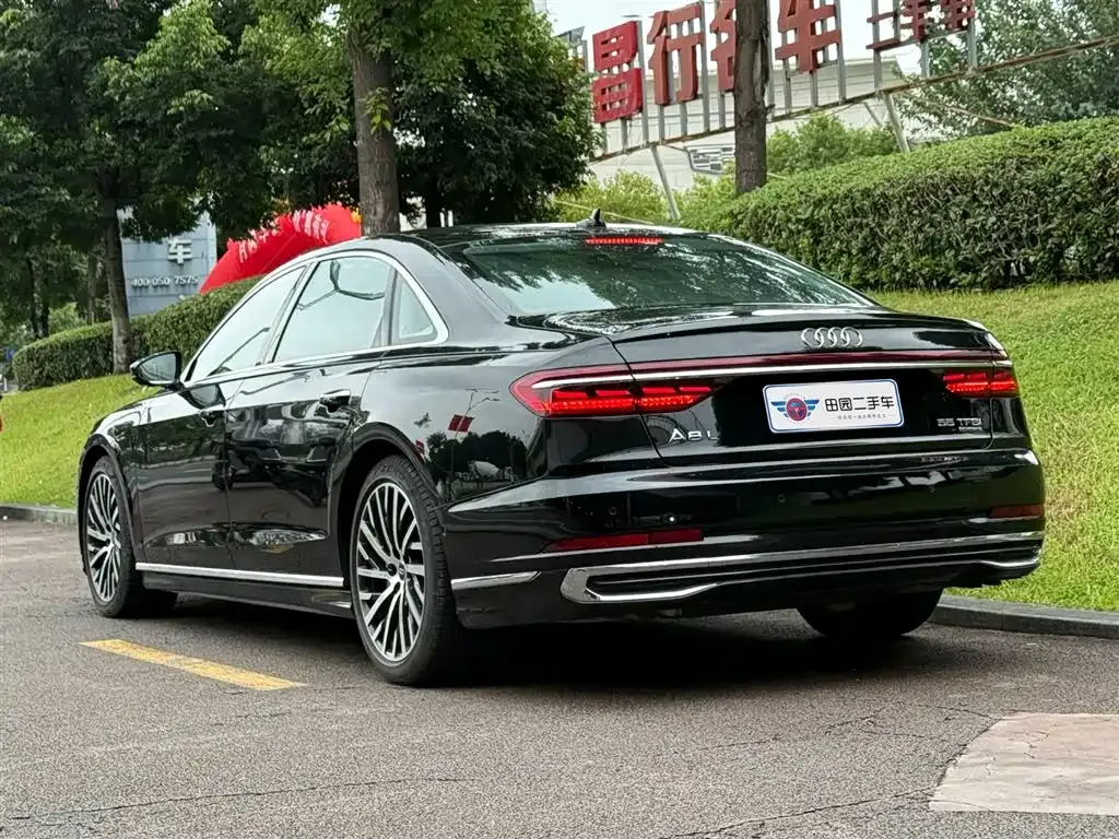 Audi A8 — фото 4