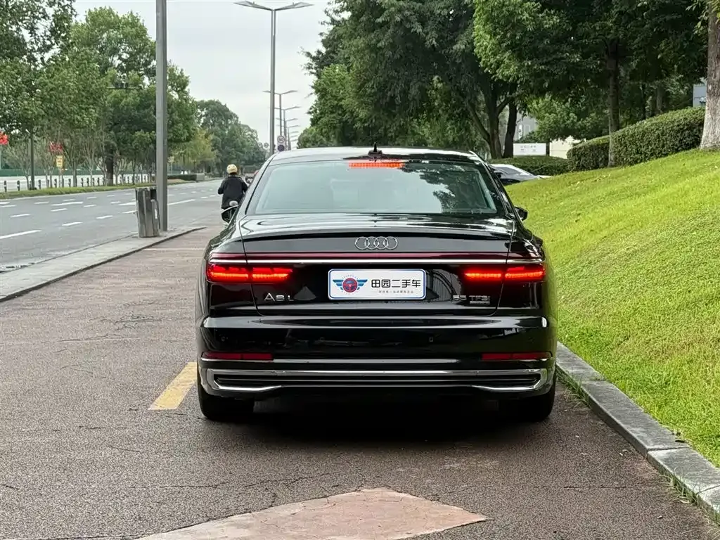 Audi A8 — фото 5